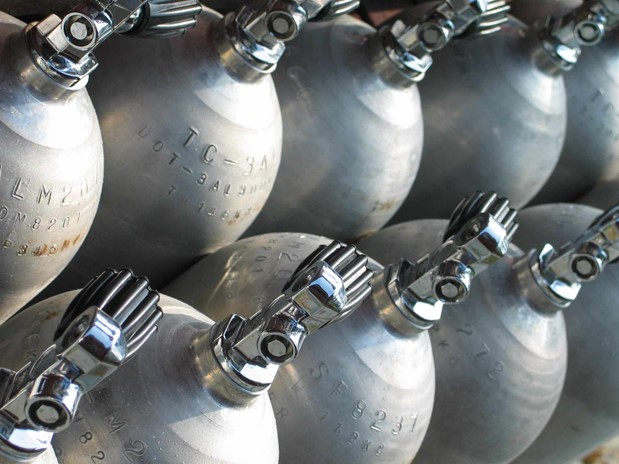 Diving Gas cylinders - Seamless steel and seamless aluminium- alloy gas cylinders and tubes - Periodic inspection and testing (ISO 18119:2018)